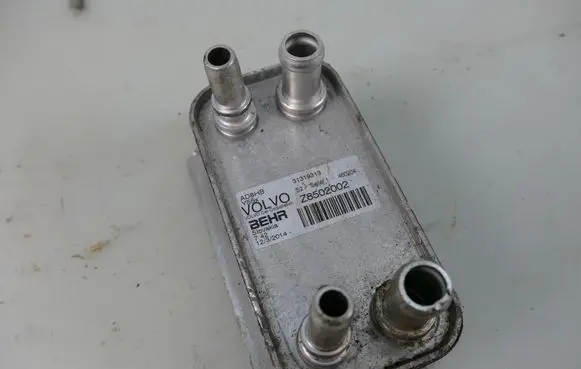 Volvo V40 Engine oil radiator 31319313