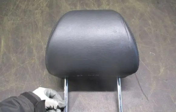 Mazda 5 Front seat headrest 