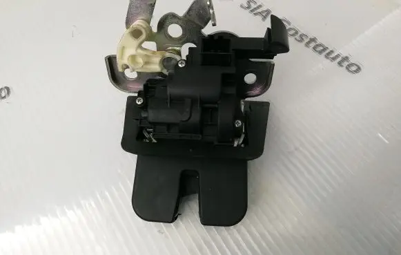 Audi A4 S4 B8 8K Tailgate/trunk/boot lock/catch/latch 8K9827520