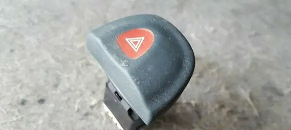 Renault Megane I Hazard light switch 841043