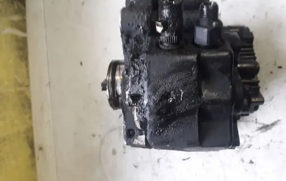 Volvo S60 Fuel injection high pressure pump 0445010043