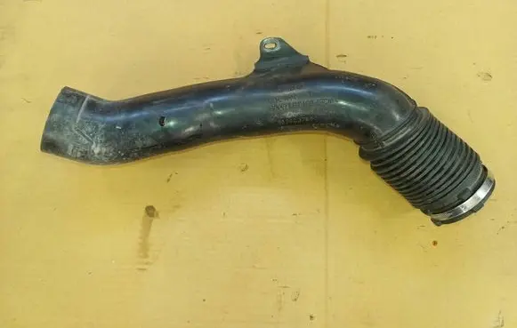 Peugeot 5008 Air intake duct part 9684318180