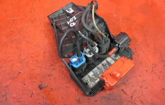 Peugeot 407 Relay mounting block 