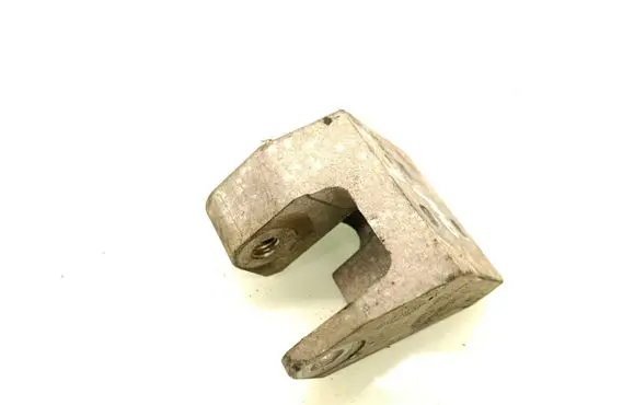 Engine mounting bracket