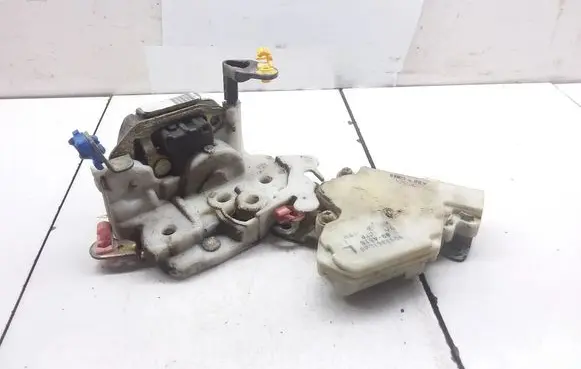 Nissan Almera Tino Front door lock 8055361U66