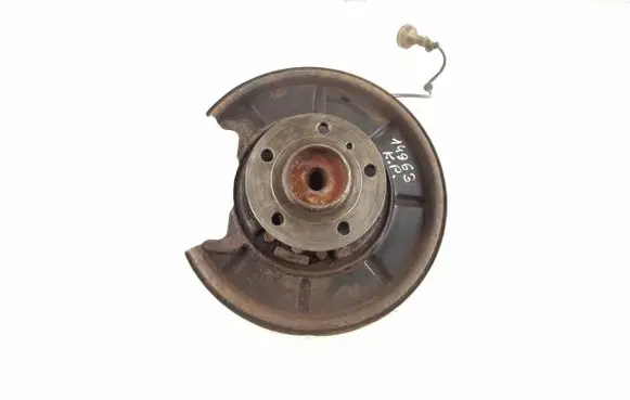Mercedes-Benz B W245 Rear wheel hub 1693300520 1693300720