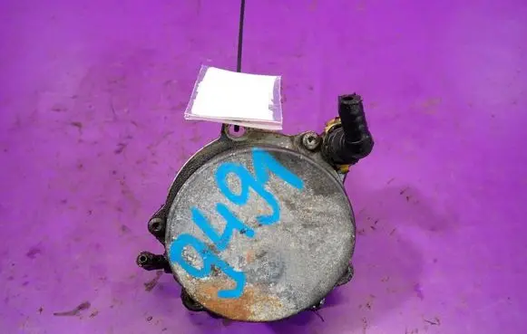Opel Astra H Vacuum pump