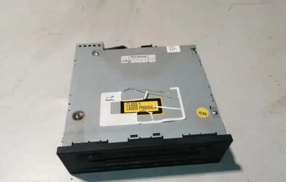 Audi A4 S4 B7 8E 8H CD/DVD changer 8E0035111D