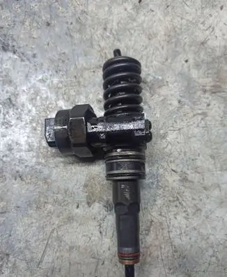 Audi A4 S4 B5 8D Fuel injector 038130073AC