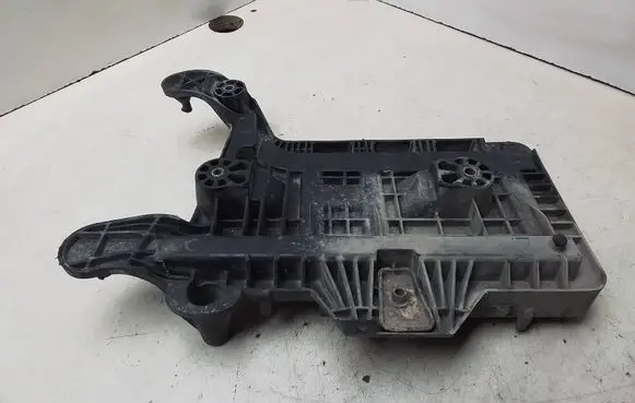 Volkswagen PASSAT B6 Battery box tray 1K0915333C