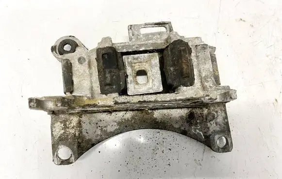 Renault Megane III Engine mount bracket