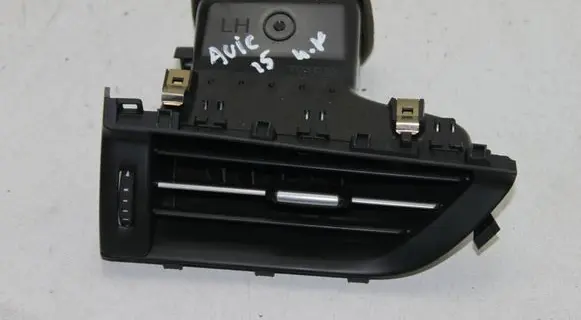Toyota Avensis T270 Dashboard side air vent grill/cover trim 5566005130