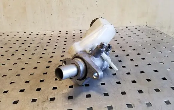 Volvo XC70 Master brake cylinder 03350885571