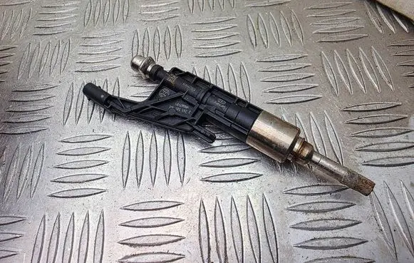 Mini One - Cooper F56 F55 Fuel injector 0261500140 7639990 13537639990