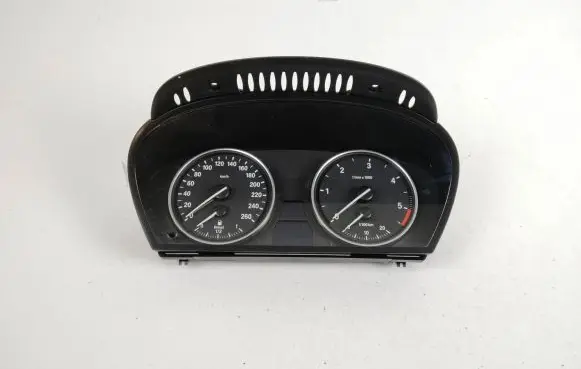 Speedometer (instrument cluster)
