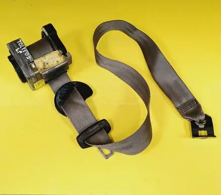 Rear seatbelt