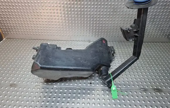Mercedes-Benz C W205 Windshield washer fluid reservoir/tank A2058600360
