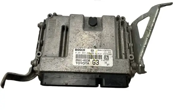 Toyota Avensis T270 Engine control unit/module 8966105G30 89661-05G30
