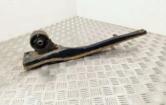 Peugeot 4008 Engine mount bracket