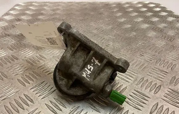 Ford Mustang VI Oil filter mounting bracket FR3E6884GB