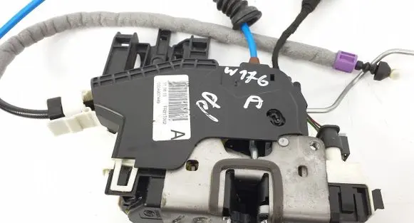 Mercedes-Benz A W176 Front door lock A1667200435