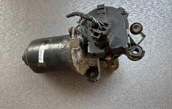 Mitsubishi Pajero Front wiper linkage and motor MB623287