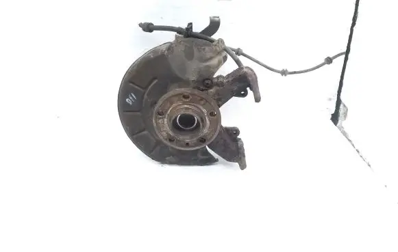 Skoda Fabia Mk2 (5J) Front wheel hub spindle knuckle