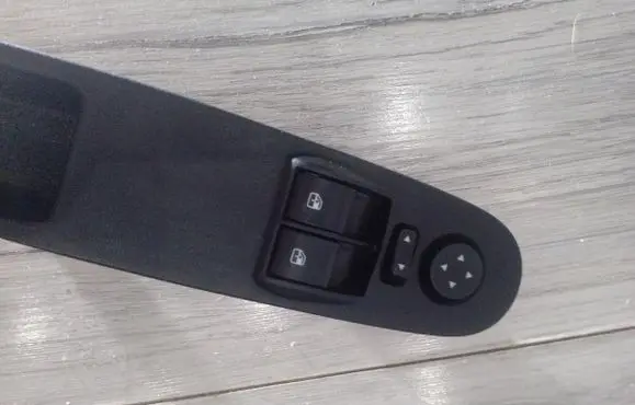 Fiat Grande Punto Electric window control switch 735500050