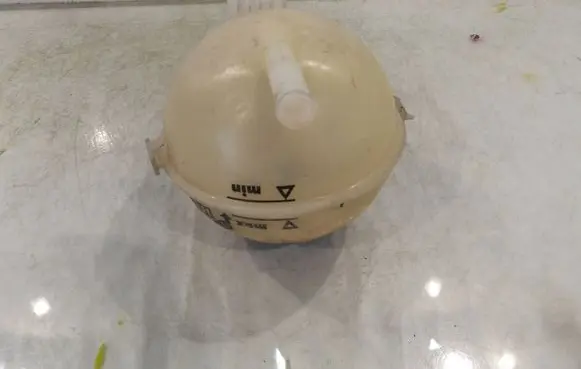 Coolant expansion tank/reservoir