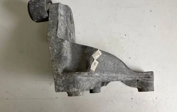 Ford Mustang VI Engine mounting bracket X05302A