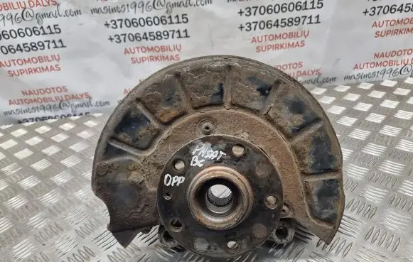 Volkswagen PASSAT B6 Front wheel hub