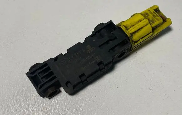 Audi A4 S4 B7 8E 8H Airbag deployment crash/impact sensor 8E0959651A