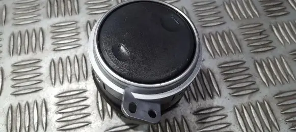 Mitsubishi Outlander Dash center air vent grill
