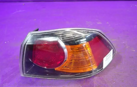 Mitsubishi Lancer VIII Rear/tail lights P5613