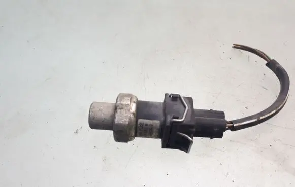 Volkswagen PASSAT B5 Air conditioning (A/C) pressure sensor 8D0959482B