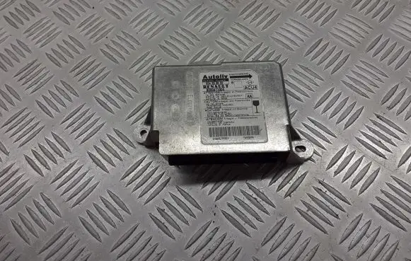 Renault Megane II Airbag control unit/module 8200411004