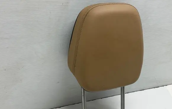 Porsche Cayenne (92A) Front seat headrest 