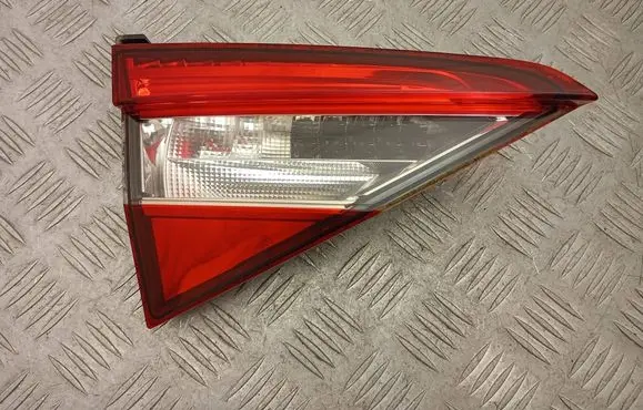 Tailgate rear/tail lights