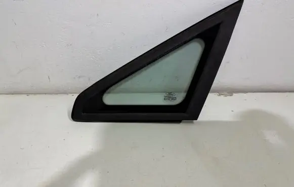 Ford Focus C-MAX Front triangle window/glass DOT27AS2M23100