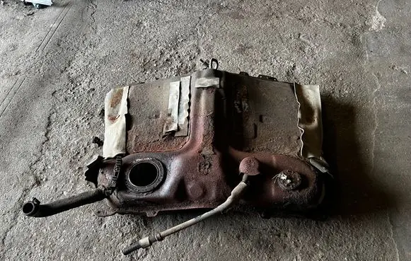 Toyota RAV 4 (XA20) Fuel tank