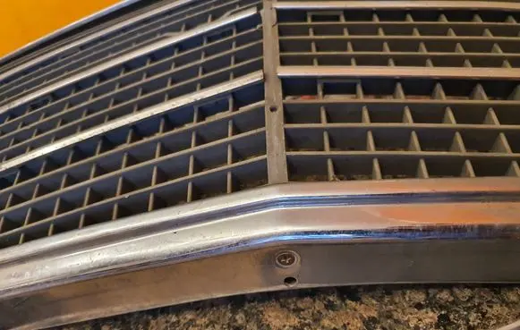 Mercedes-Benz S W116 Front bumper upper radiator grill 1168880023DN