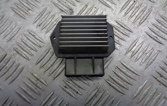 Toyota Avensis T250 Heater blower fan relay 499300-2121