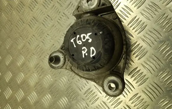 Mercedes-Benz Vito Viano W447 Engine mount bracket A4472410013