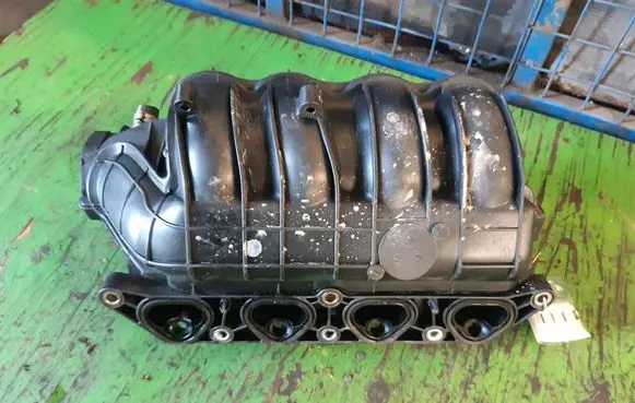 Volkswagen Golf IV Intake manifold