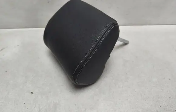 Mitsubishi Outlander Rear seat headrest