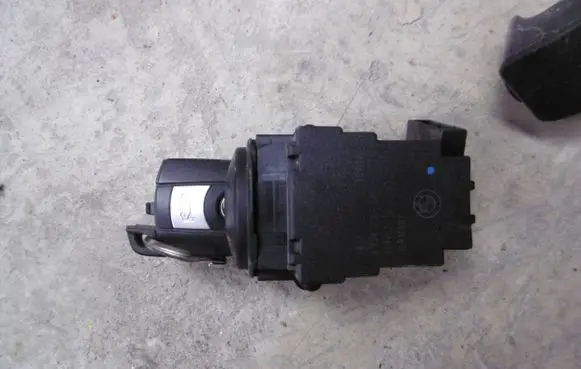 BMW 5 E60 E61 Ignition lock 6954722 10862510 0603