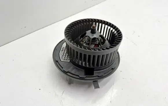 Skoda Octavia Mk3 (5E) Heater fan/blower 5Q1819021G CZ0160601152