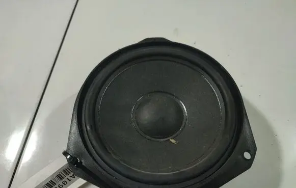 Opel Zafira B Front door speaker 