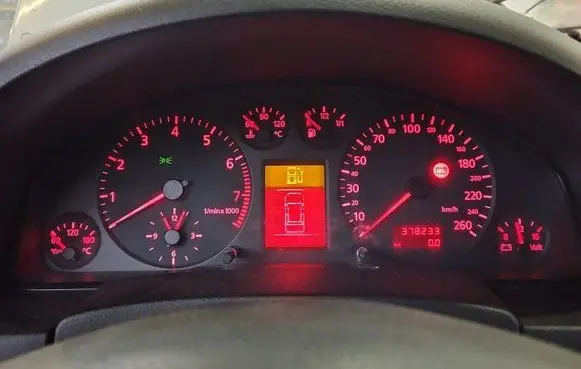 Speedometer (instrument cluster)