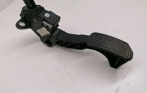 Toyota Auris E180 Accelerator throttle pedal 7811002120 14397263396 16015A